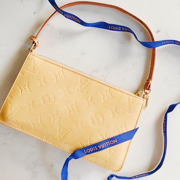 Louis Vuitton Handbags - *SOLD* Louis Vuitton Vernis Pochette